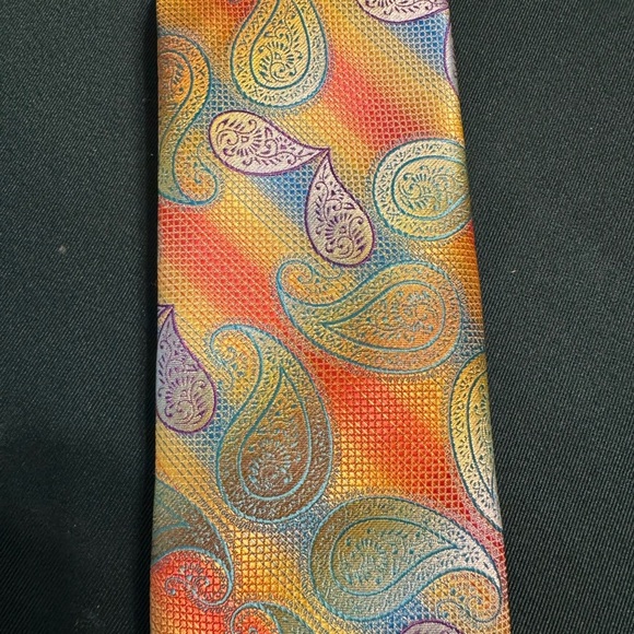Beautiful Gold Paisley Stacy Adam Neck Tie in EUC and with Fast Shipping - Picture 4 of 7